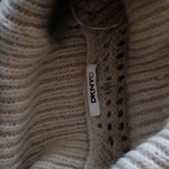 Woman's DKNY sweater - Picture 3 of 3